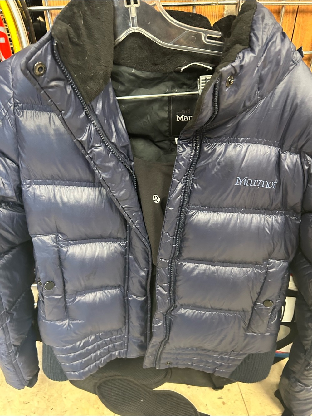 Marmot WOMen's Navy Puffer down 700fill Jacket Medium